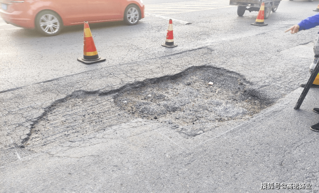 罕见暴雨给城市道路养护带来的启示_路面