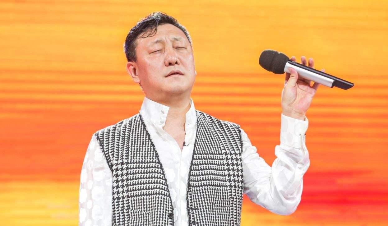 韩磊娇妻首曝光,小10岁老婆气质优雅,如今儿女双全成人生赢家