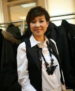 原创李静功成名就时突然裸辞央视后半生又成人生赢家今身价10亿