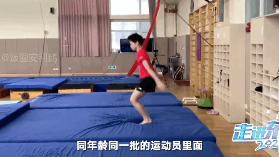 连教练也夸她是同批运动员里最投入的,每次训练都全力以赴.