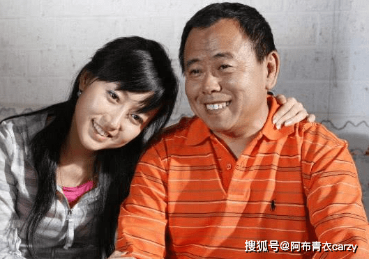 潘长江的妻子,结婚38年被宠成贵妇,今61岁却整容成40岁的模样!