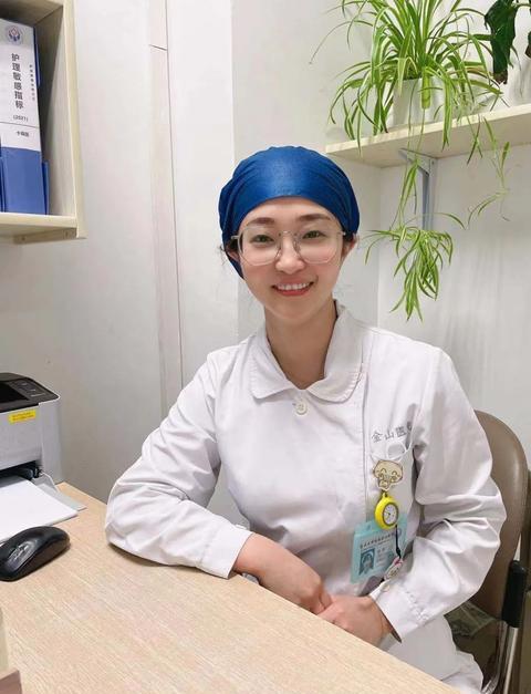 原创学医女生胆子大,"颠覆"常人认知,网友:不过是千锤百炼罢了