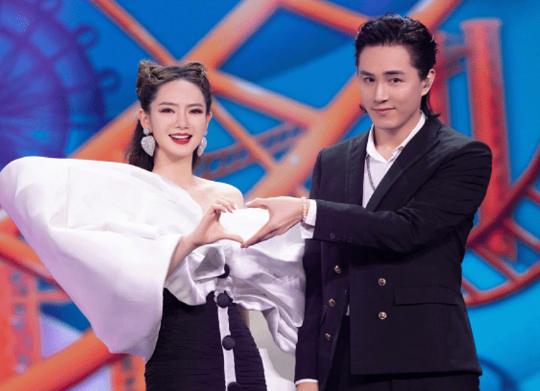 原创李承铉百条动态74条是戚薇,满眼都是爱人,好的婚姻状态不过如此