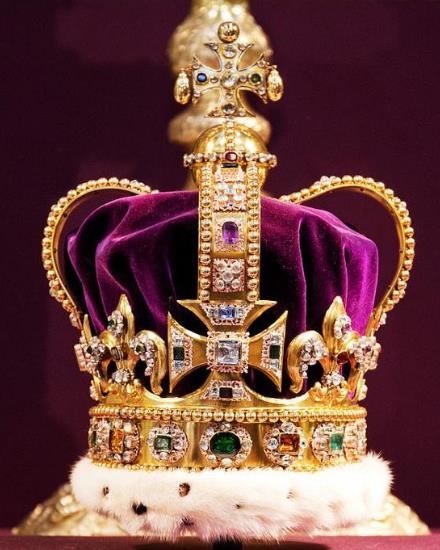 为何说英女王是拥有珠宝最多的女人?看完她些绝世王冠