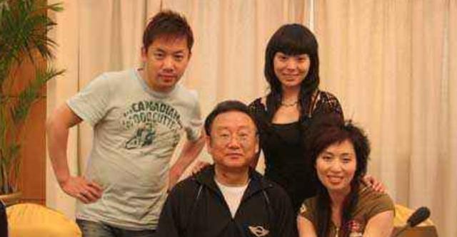 原创英达的两个儿子,一个成为祖国的骄傲,一个却被网友批评没教养