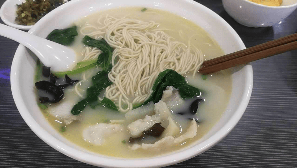 东芝鱼汤面是江苏东芝地区传统面食,属于苏菜.