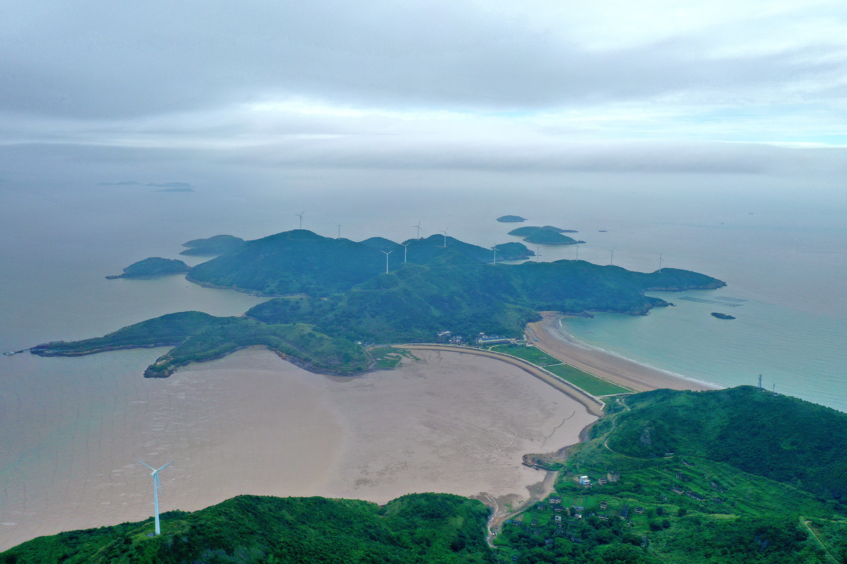 浙江一座海湾众多,岸线曲折的岛屿,旅游资源丰富