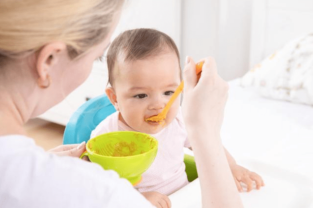 宝宝的辅食米粉应该怎么喂？这3点注意事项,爸爸妈妈先看看吧