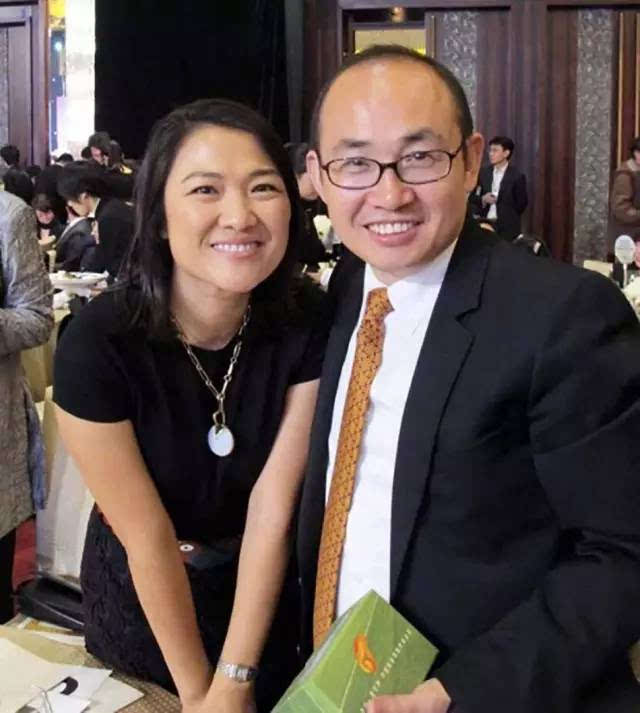 雷军,小米,的妻子张彤,是雷军在武汉大学的同班同学.