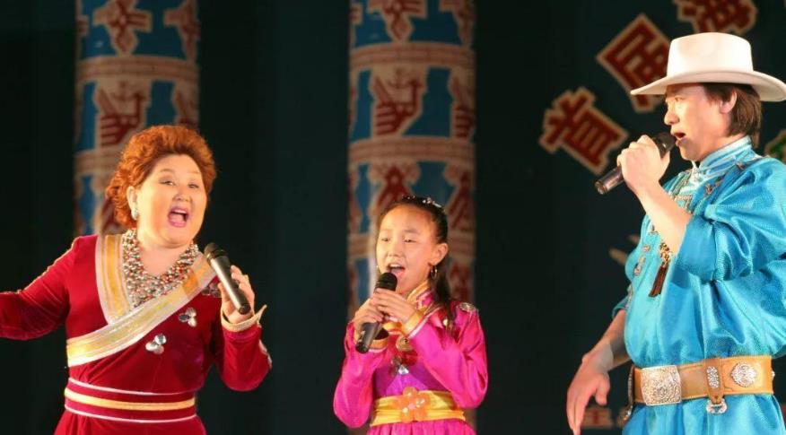 "消失"的吉祥三宝:女儿并非亲生,父亲已经离世,妈妈隐退
