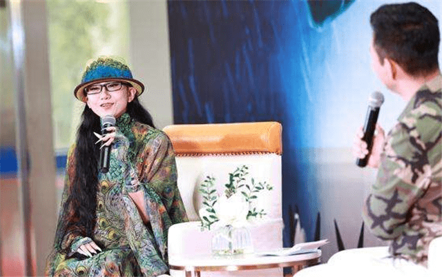 原创63岁的杨丽萍10年不吃米饭一辈子不生育如今老态初显