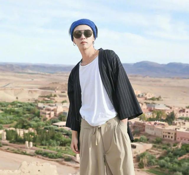 华晨宇的好身材在娱乐圈里算是出了名的.