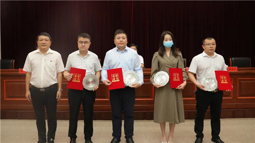 情系桑梓不忘初心,绿叶捐资奖励家乡滨海优秀师生