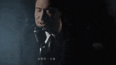 但是在第一场红馆演唱会的辉煌过后, 迎接他的却是香港乐坛的明争暗斗