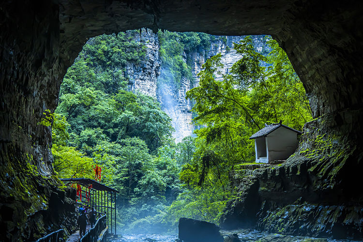 原创去襄阳花园保康九路寨,探寻暗河黄龙洞,高山露营观星空看日出
