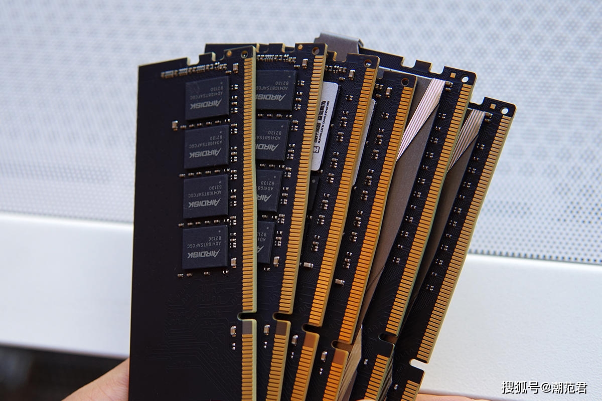 影驰金属大师内存条的一些信息,通过cpu-z工具也看不到,不过可以看到