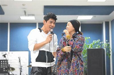 屠洪刚:抛妻弃子,结婚3次还不老实,拿前途开玩笑气死母亲