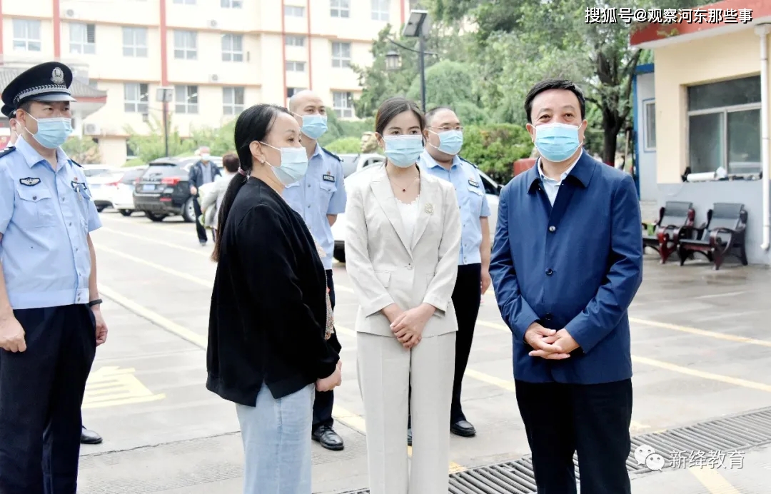 新绛县县委常委,副县长胡海艳先后来到新绛中学,西街实验小学,县幼儿