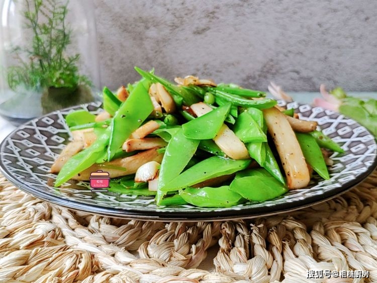 【荷兰豆炒杏鲍菇】的具体制作方法