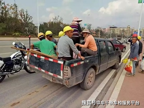 安徽太湖县一皮卡车载人坠崖致12人遇难,皮卡车超员驾驶危害有多大?