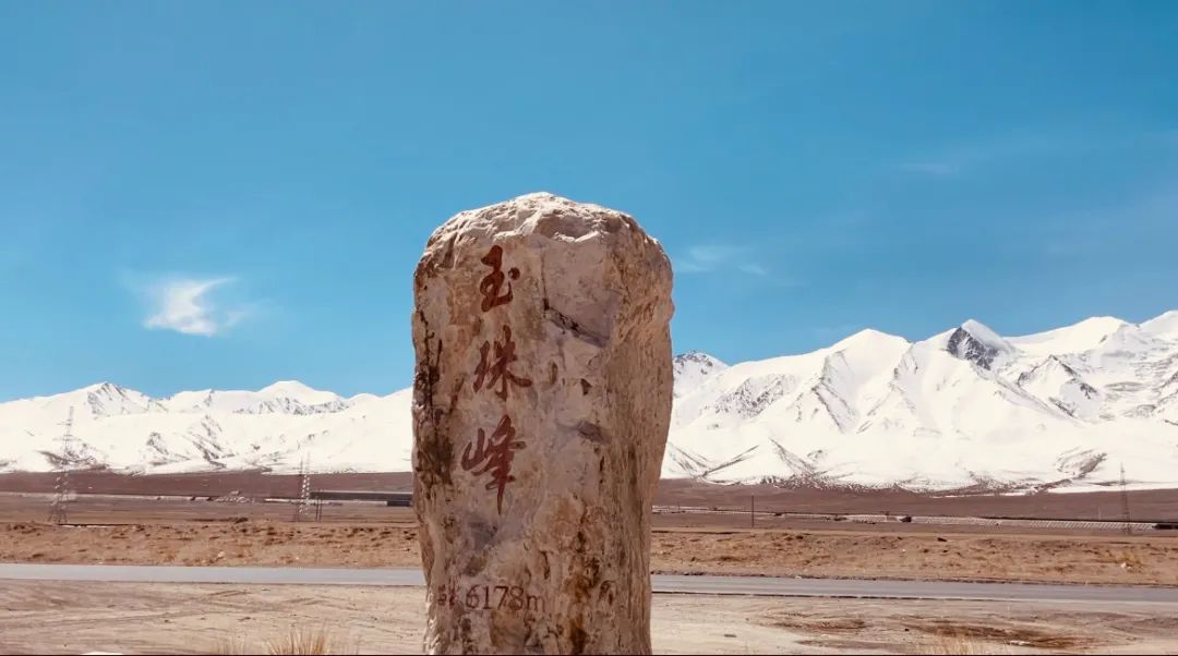 在西大滩,你都不用出门,只要推开窗户,就能看见玉珠峰的北坡.