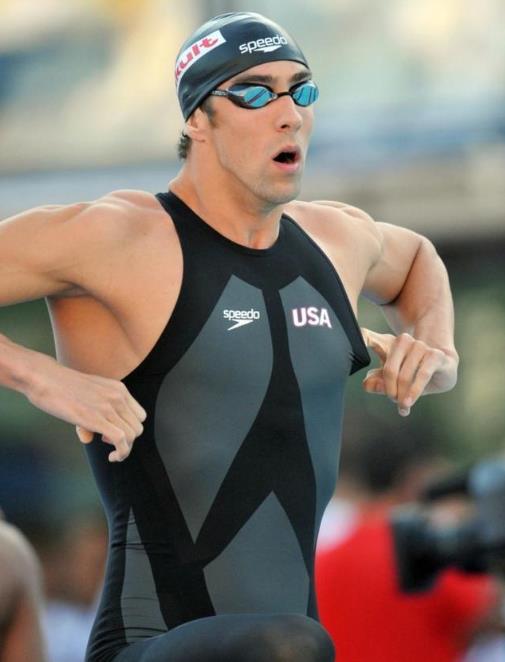 菲尔普斯"鲨鱼皮"泳衣有多强?奥运会夺8金,1年破43项世界纪录