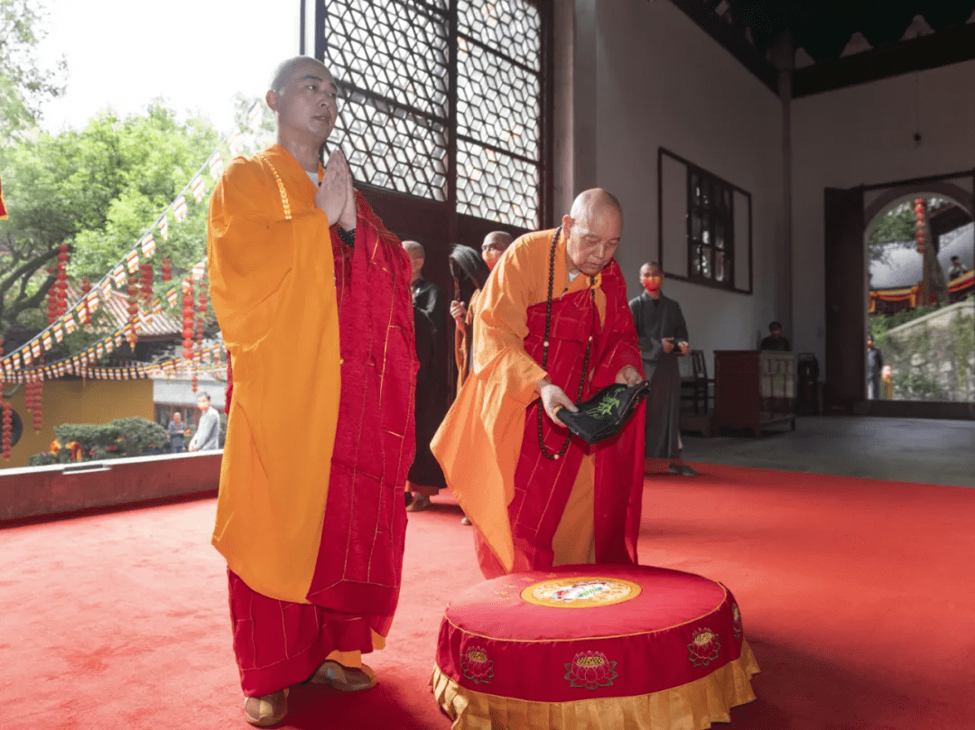 上天竺法喜讲寺举行圆诠法师荣膺方丈升座庆典