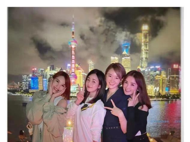 杨丞琳陈妍希阿sa闺蜜聚会,一起喝酒同框甜笑,友谊深厚