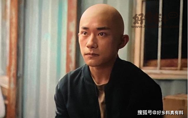 送你一朵小红花易烊千玺剃光头 为了角色的付出成就了韦一航