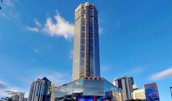 此前,深圳标志性建筑赛格广场震动,专家组认为,桅杆的风致涡激共振与