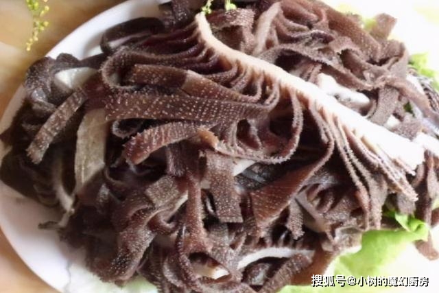 是:瘤胃,瓣胃,网胃和皱胃,如果你记不住的话只需要知道牛草肚就是瘤胃