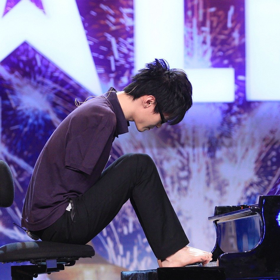 他们给观众们留下了极其深刻的印象,比如"断臂钢琴家"刘伟"怪脸达人"