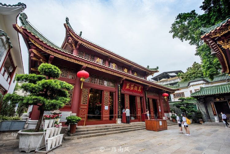 广州众多名胜古迹中,六榕寺是较为传奇的一座,过去是象征性卖票的