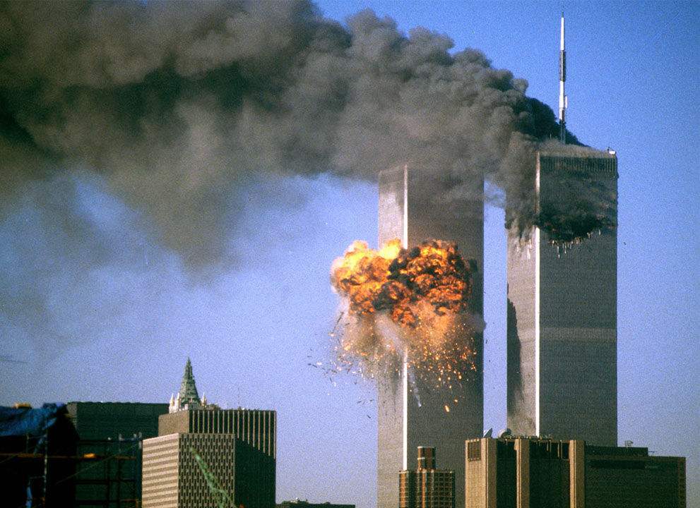 原创20年前美军一时犹豫,世贸大厦6291人死亡,美国为何不敢出手?