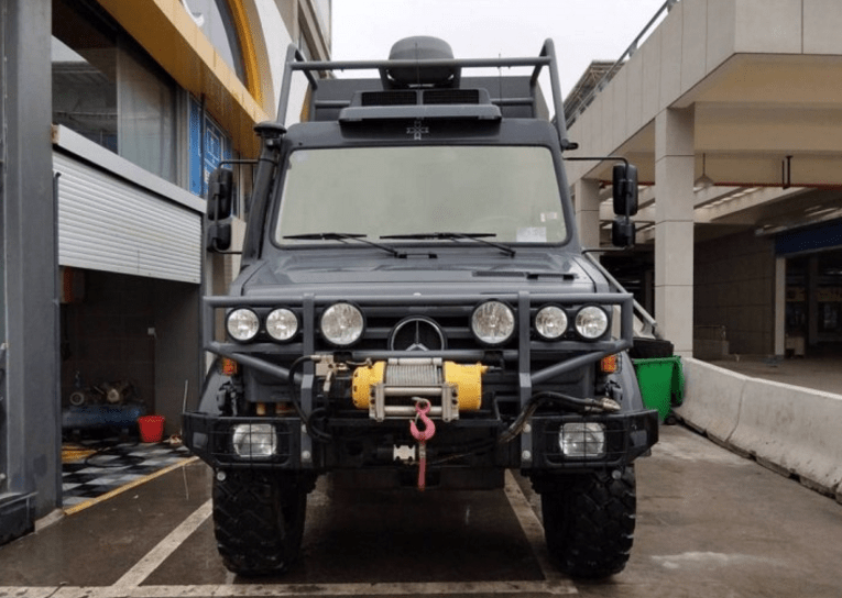 乌尼莫克U5000,乌尼莫克u4023 上班路上巧遇奔驰乌尼莫克u5000,硬派豪华房车比超跑