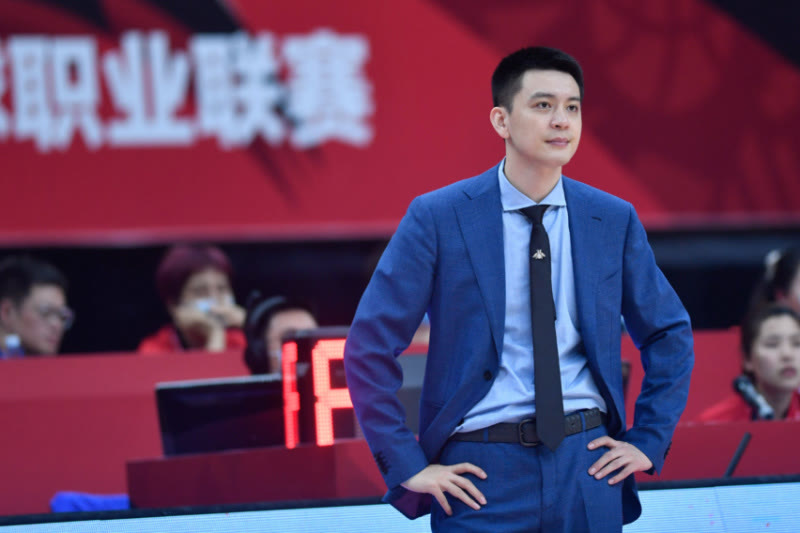 杨鸣,1985年7月31日出生在辽宁省大连市,中国职业篮球运动员,司职控球
