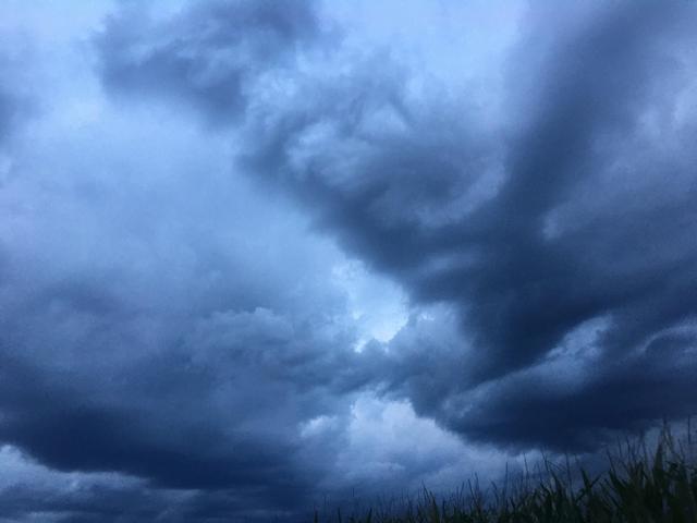 陕西省乾县王村镇梁家窑村:现超级壮观巨大雷雨云