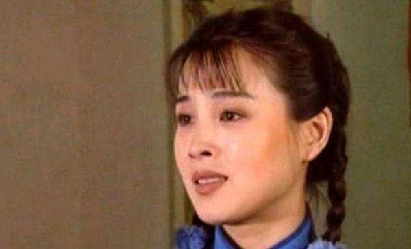 原创她饰演赵飞燕走红,22岁与英宁相恋被抛弃,今49岁仍单身