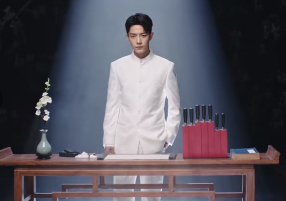 原创肖战最新tvc来袭,穿白色中山装魅力无限,"唐装造型"更是惊艳