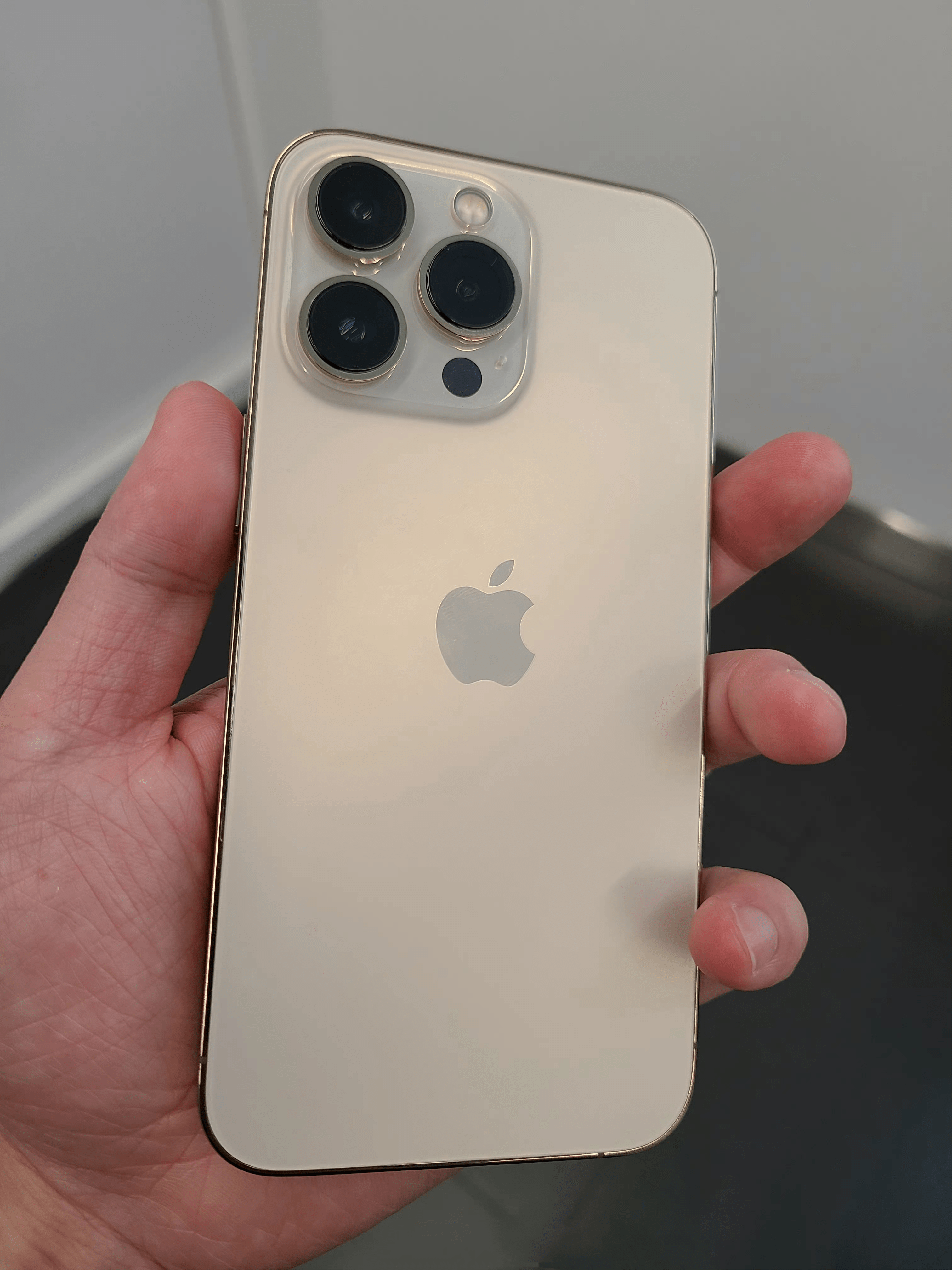 小白测评,iphone 13pro max三小时续航排名第一,网络上高喊苹果真香