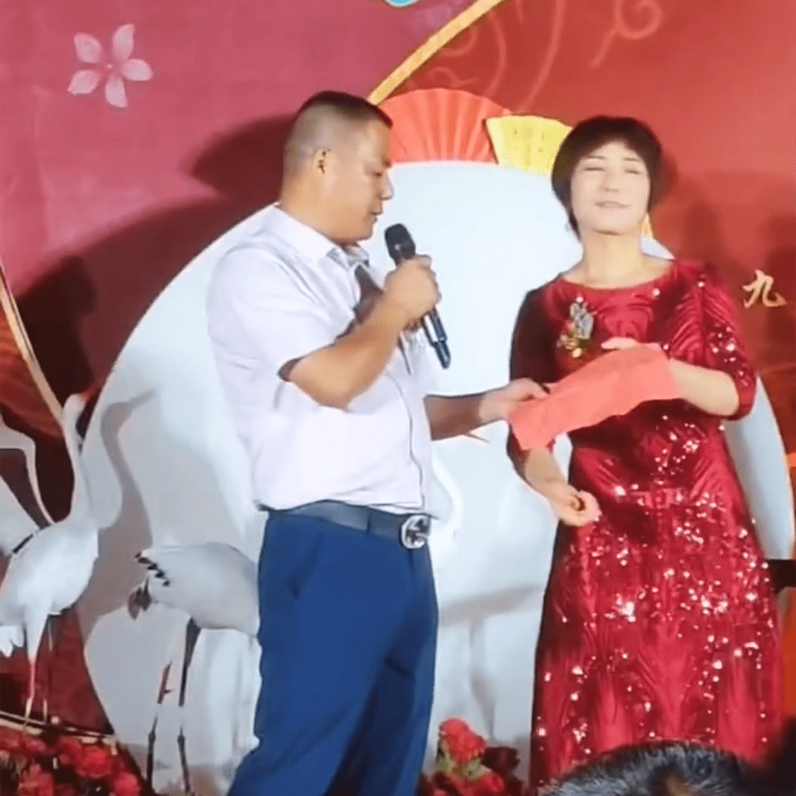 网红大杨哥结婚!车队奢华包含五辆法拉利,新娘被