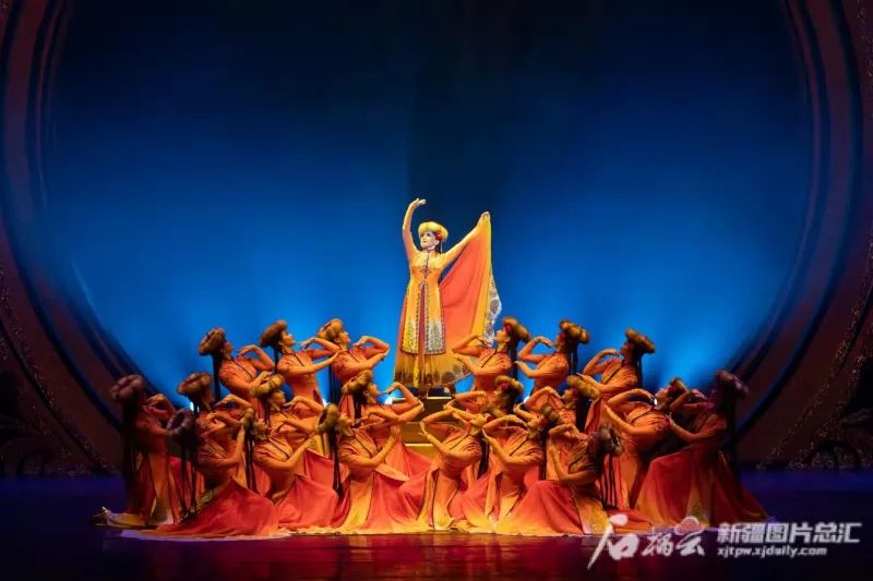 歌舞晚会《新疆是个好地方》剧照(资料图)