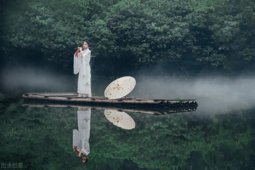 秋日独行(新韵)寒江孤篷信步不觉十里遥,清秋举目已萧萧.
