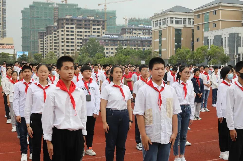 射阳县初级中学开展"百万学生面向国旗宣誓"主题活动