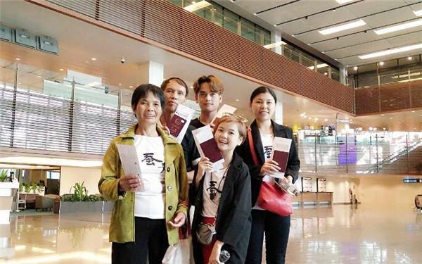 最美袖珍女孩黄韵伊身高1米35年入百万长相酷似女星