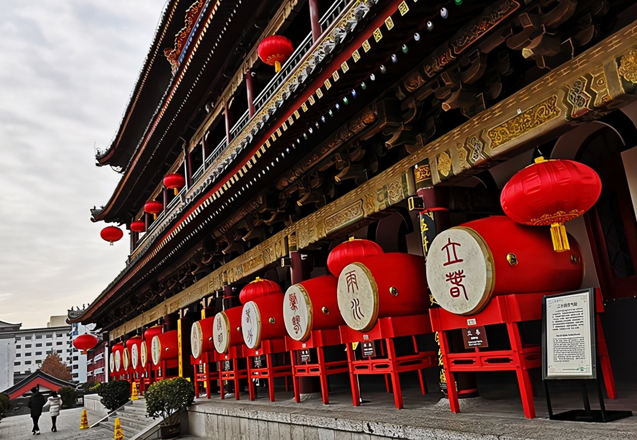 尽管西安城内古建筑遍地,可在西安人眼中,钟鼓楼依