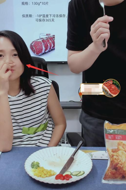 朱丹赚钱太拼了!曾孕吐严重还直播,怀二胎挺大肚子试吃环节尴尬