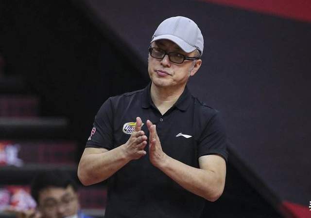 李洪庆挖角宏远17岁天才中锋,请回头看马布里的下场!