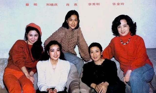 现今,李秀明已经67岁了,和丈夫育有两个儿女,一家人幸福的定居在