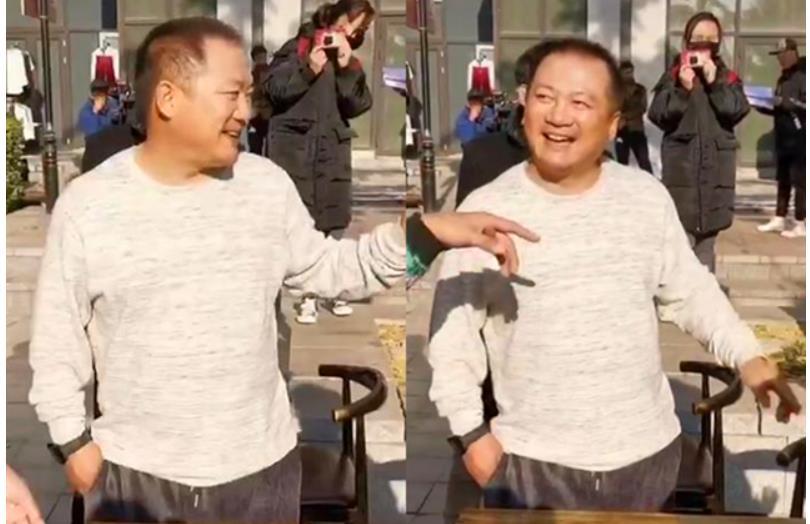 演员唐鉴军身穿背心的邋遢农民造型也是深入人心,人们纷纷表示,这个